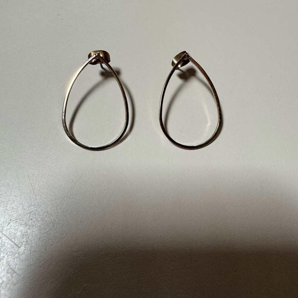 Gold Teardrop Hoop Earrings ⭐️3 for $20⭐️